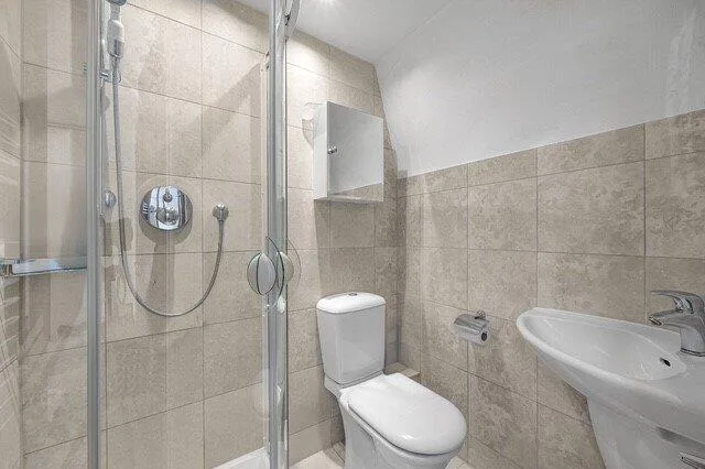 4 bedroom semi-detached house for rent