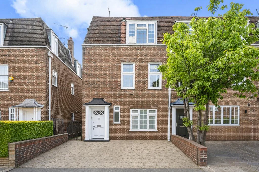 4 bedroom semi-detached house for rent