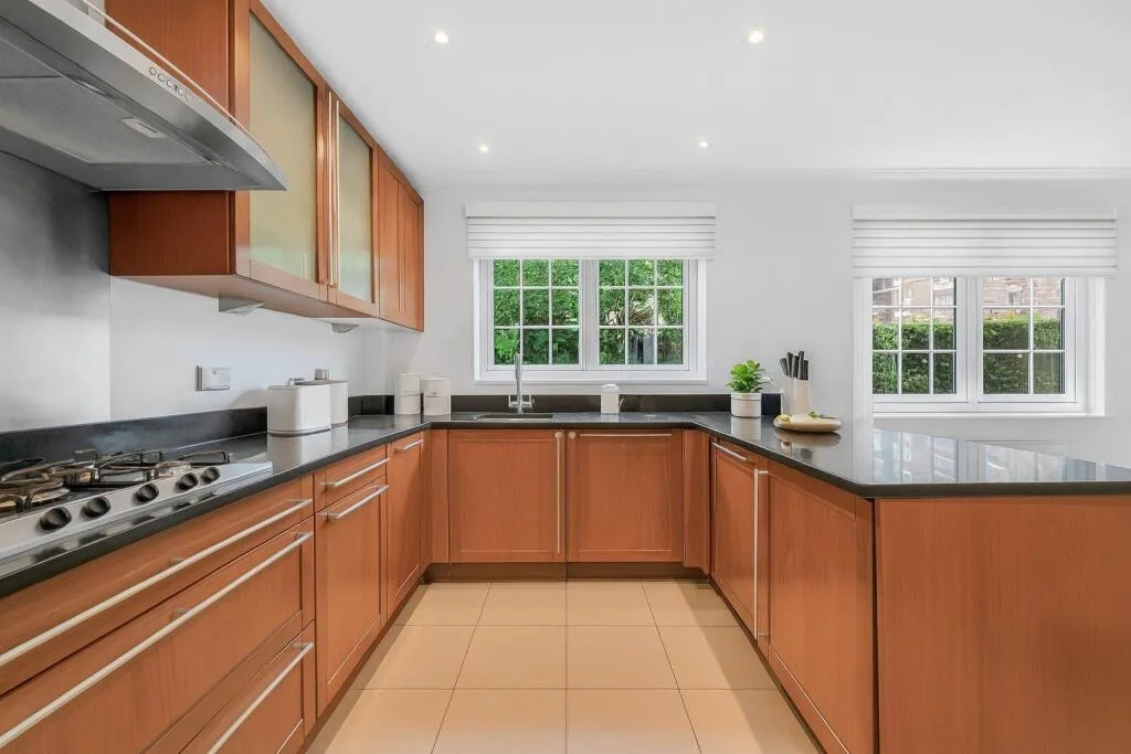 4 bedroom semi-detached house for rent