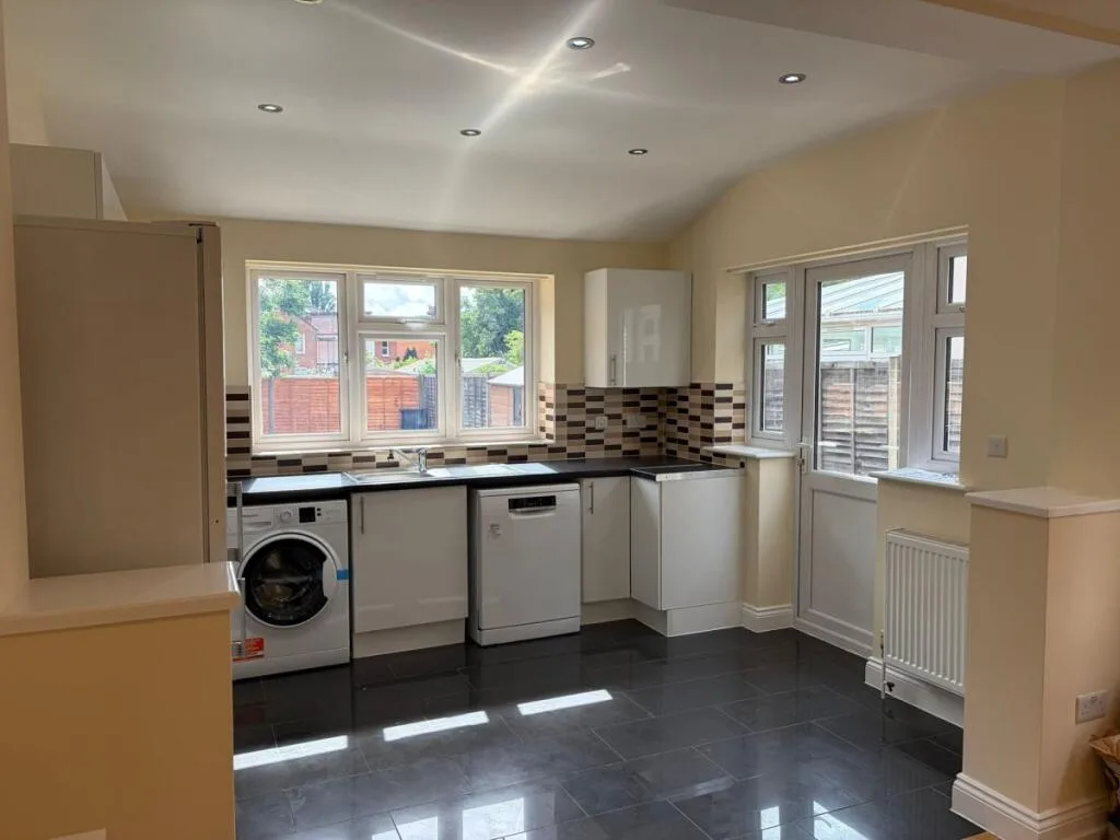 3 bedroom flat for rent