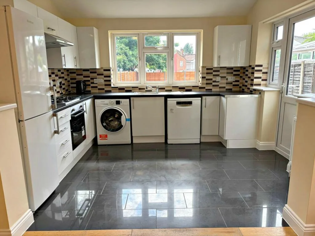 3 bedroom flat for rent