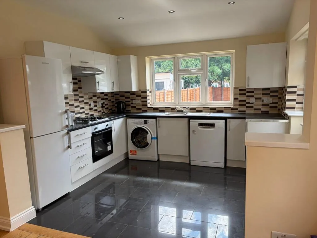 3 bedroom flat for rent
