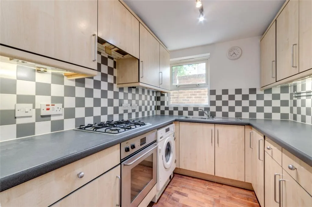2 bedroom end of terrace house for rent