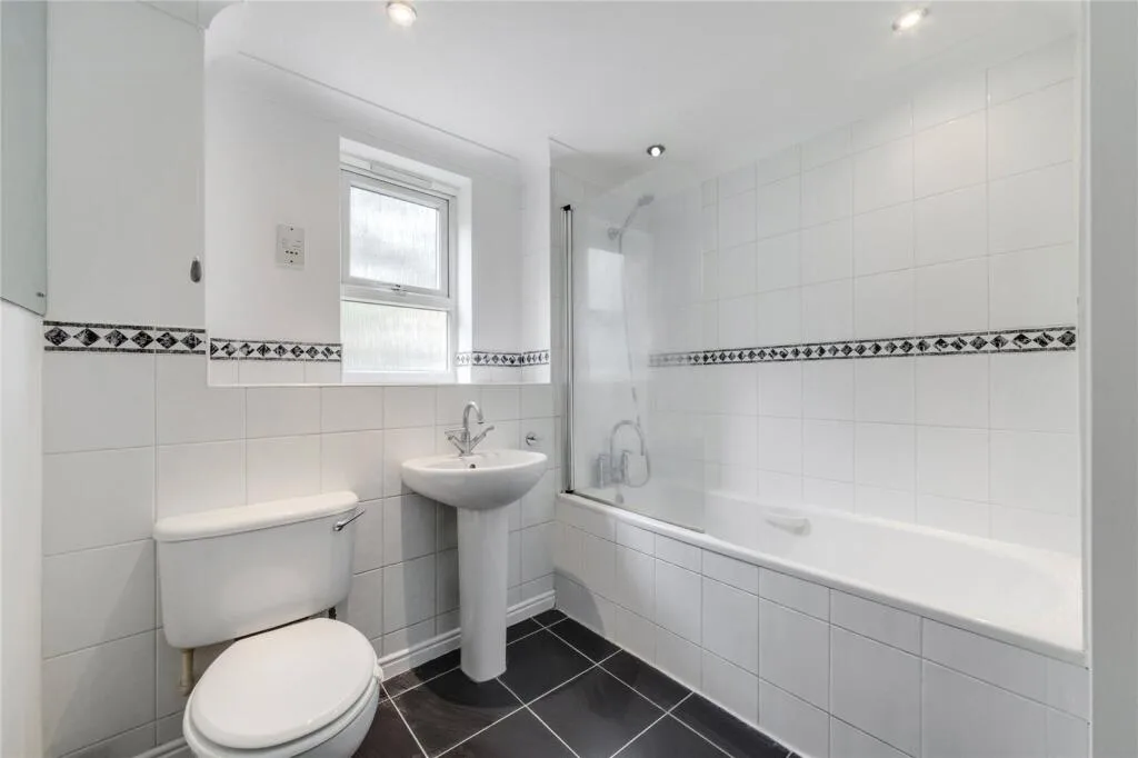 2 bedroom end of terrace house for rent