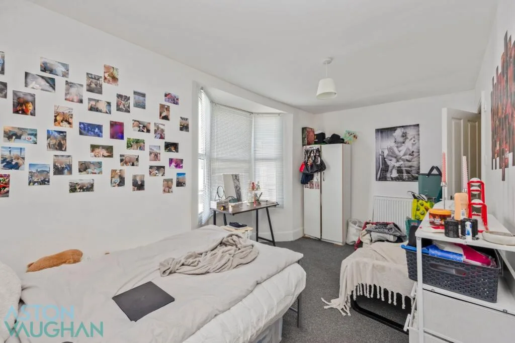 6 bedroom semi-detached house for rent
