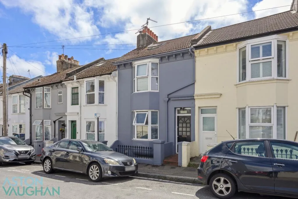 6 bedroom semi-detached house for rent