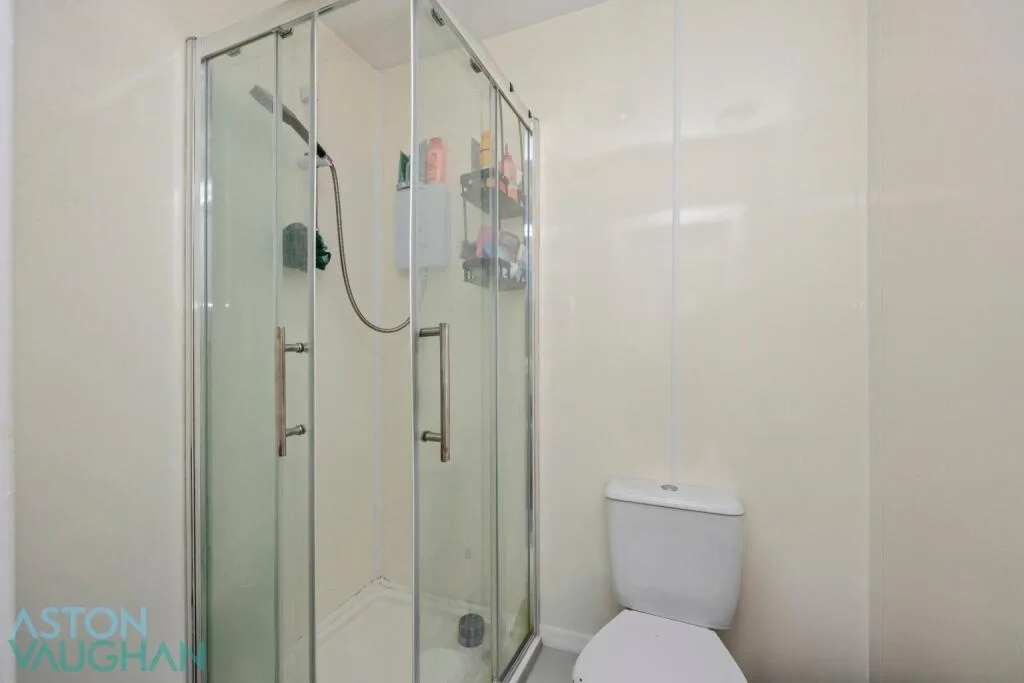 6 bedroom semi-detached house for rent