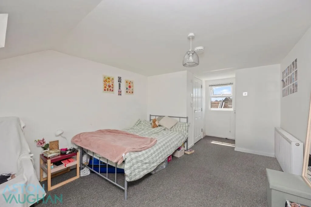 6 bedroom semi-detached house for rent