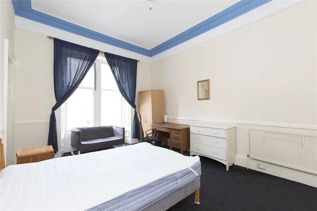 5 bedroom flat for rent