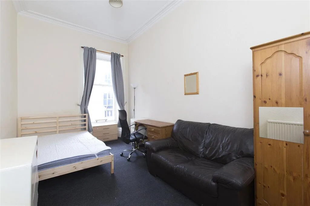 5 bedroom flat for rent