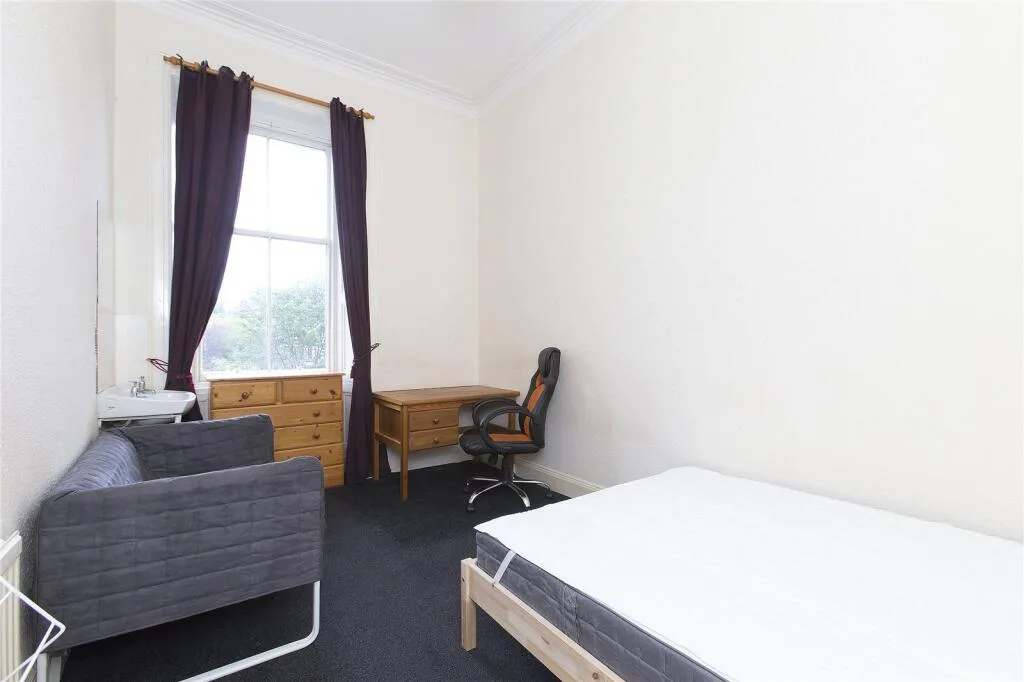 5 bedroom flat for rent
