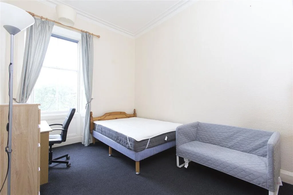5 bedroom flat for rent