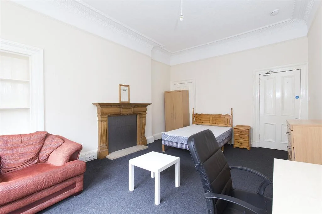 5 bedroom flat for rent