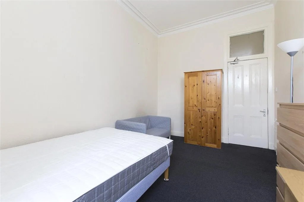 5 bedroom flat for rent