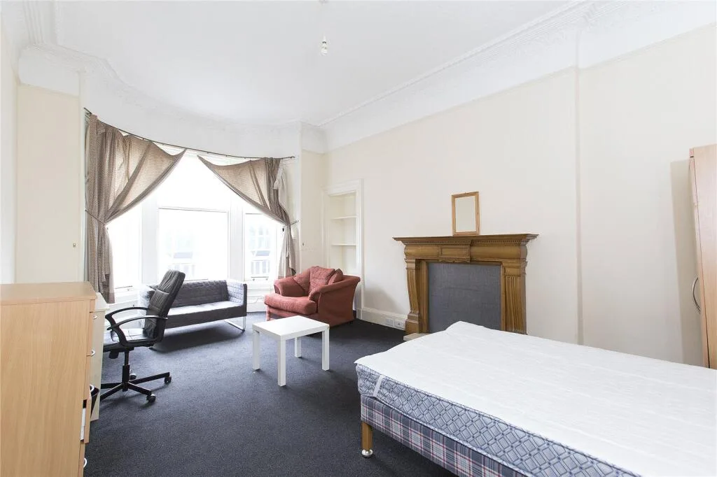 5 bedroom flat for rent
