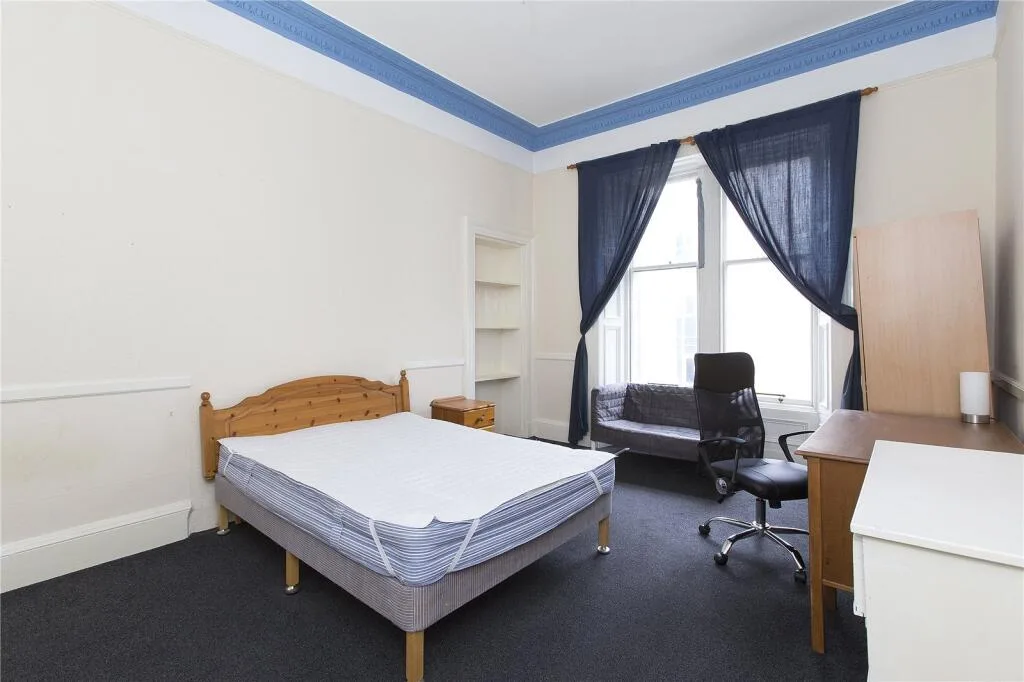 5 bedroom flat for rent