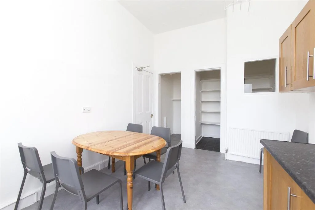 5 bedroom flat for rent