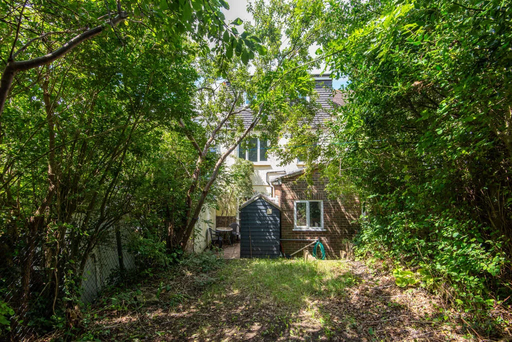 6 bedroom house for rent