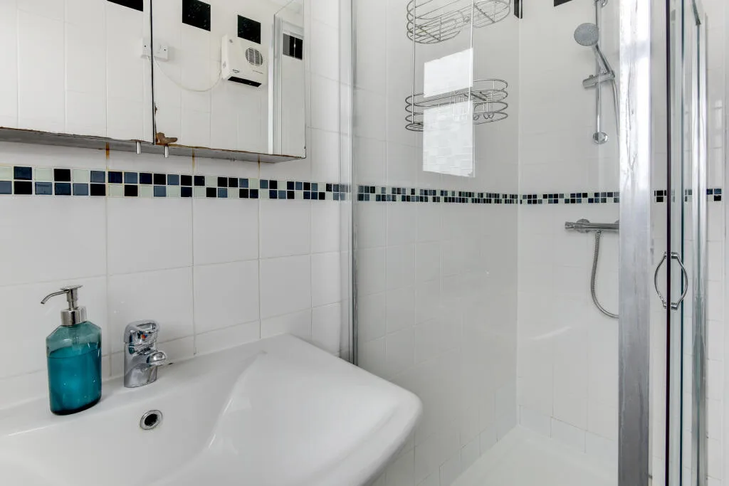 6 bedroom house for rent