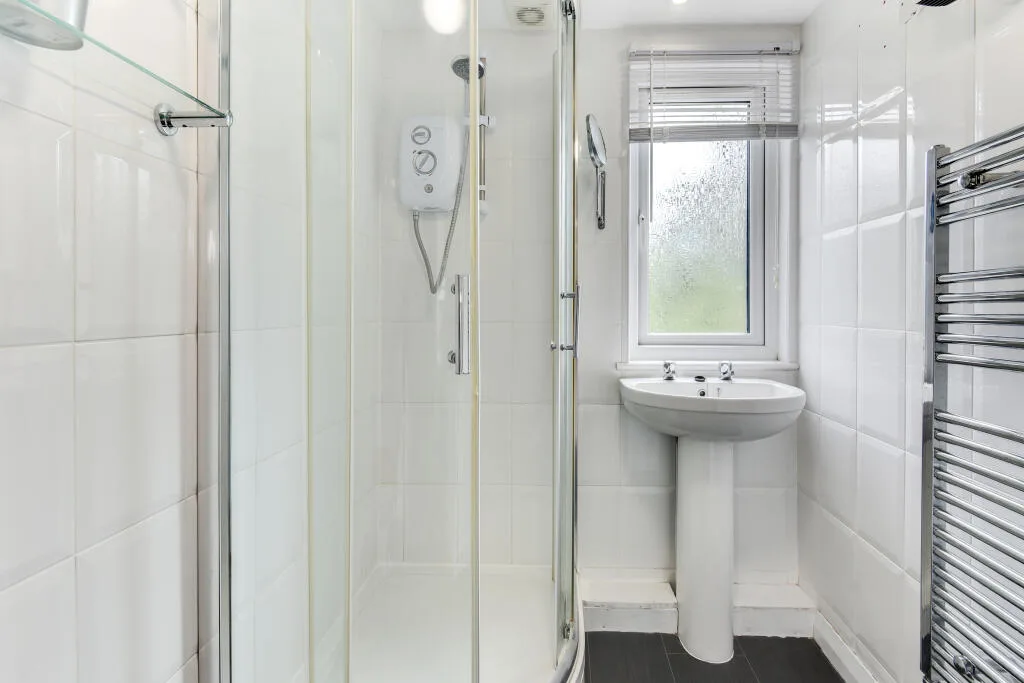 6 bedroom house for rent