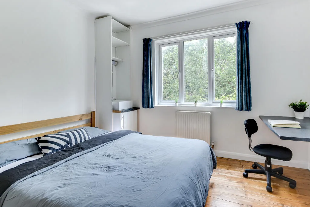 6 bedroom house for rent