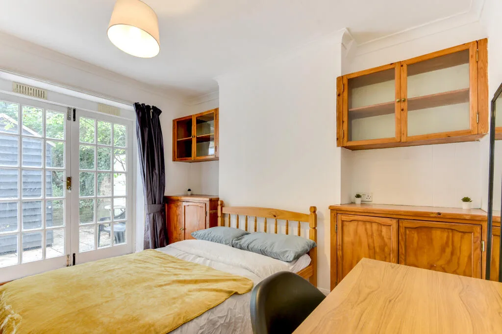 6 bedroom house for rent