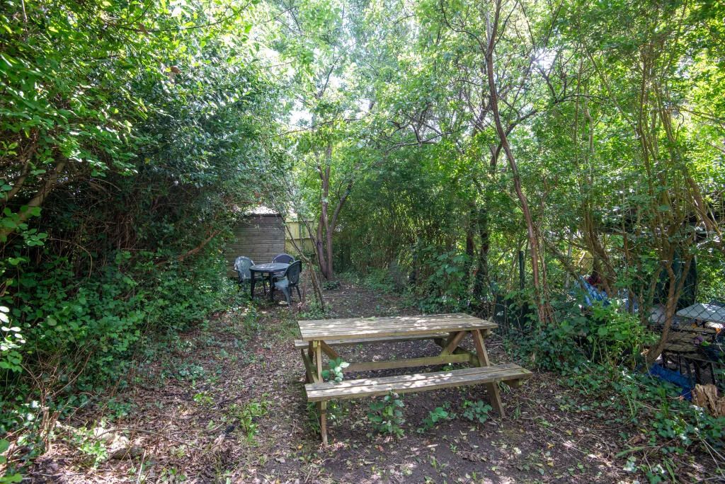 6 bedroom house for rent