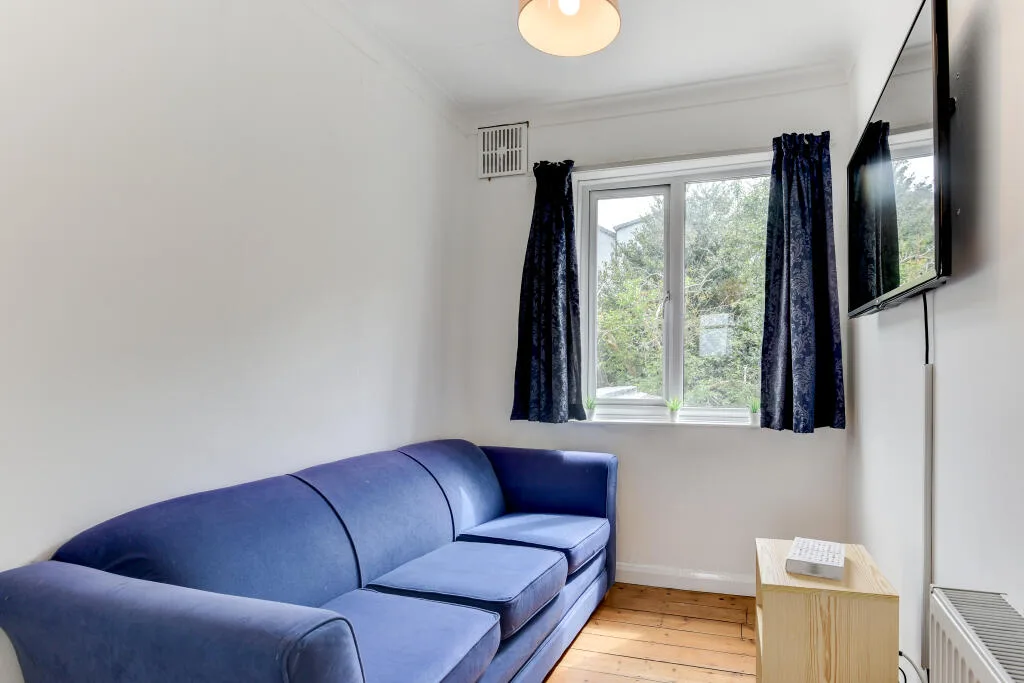 6 bedroom house for rent