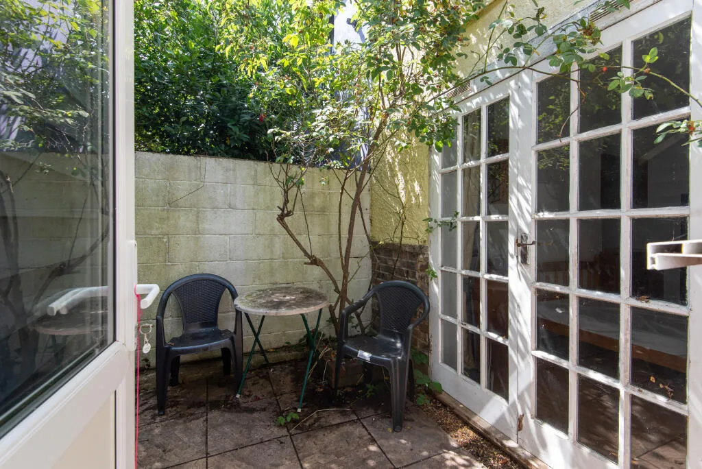 6 bedroom house for rent