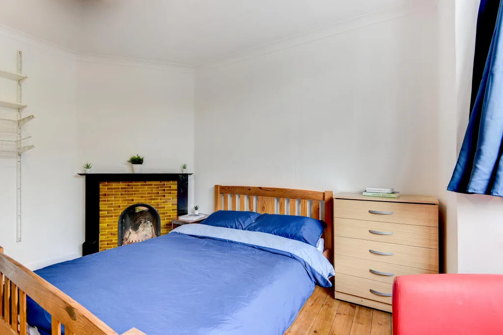 6 bedroom house for rent
