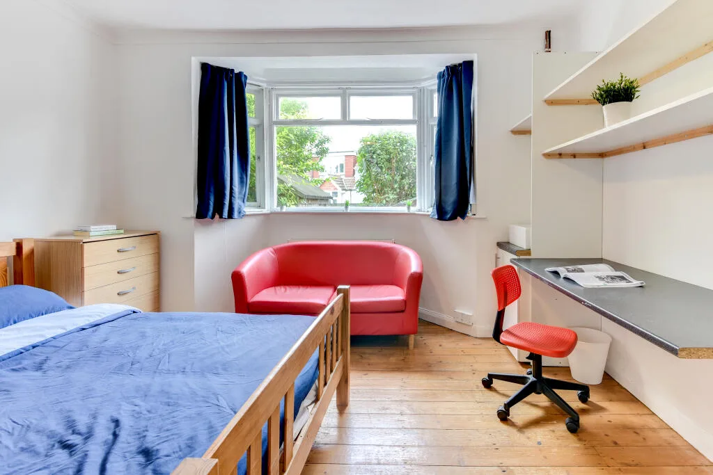 6 bedroom house for rent