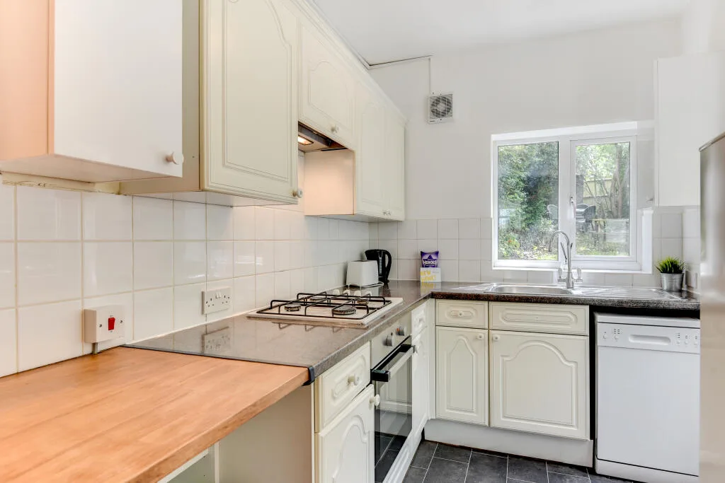 6 bedroom house for rent