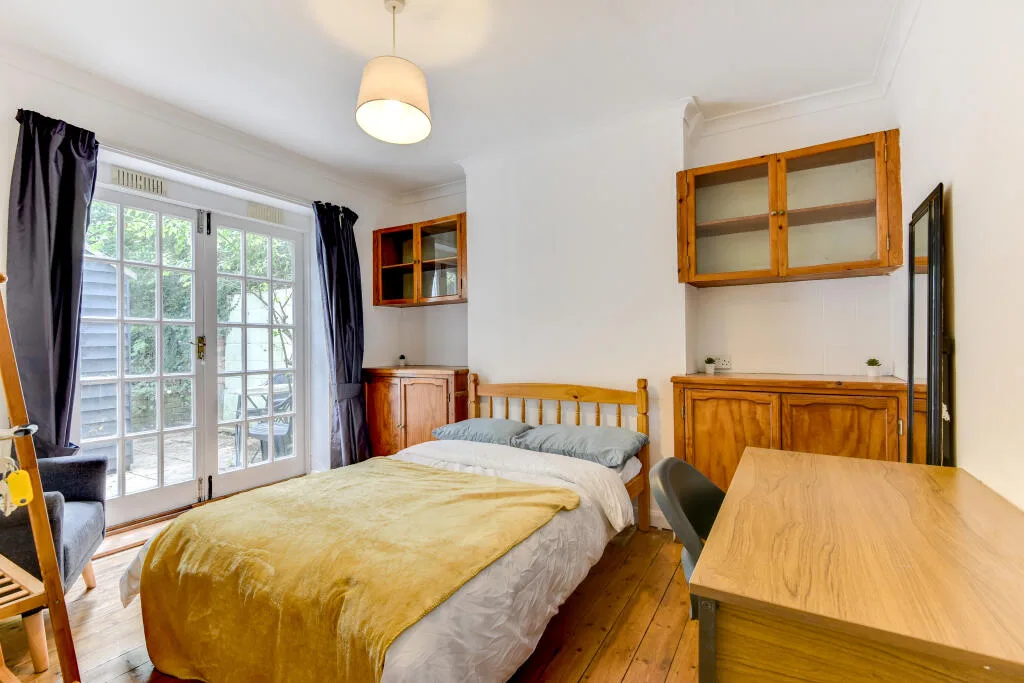 6 bedroom house for rent