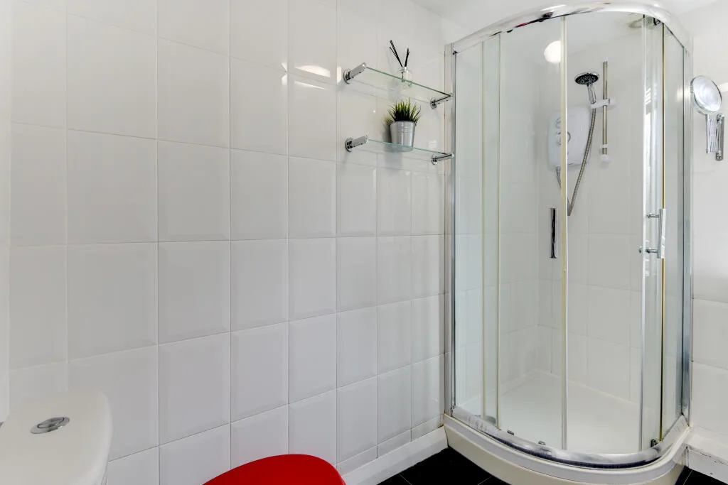 6 bedroom house for rent
