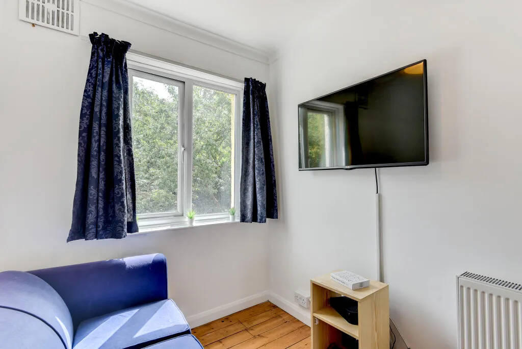 6 bedroom house for rent