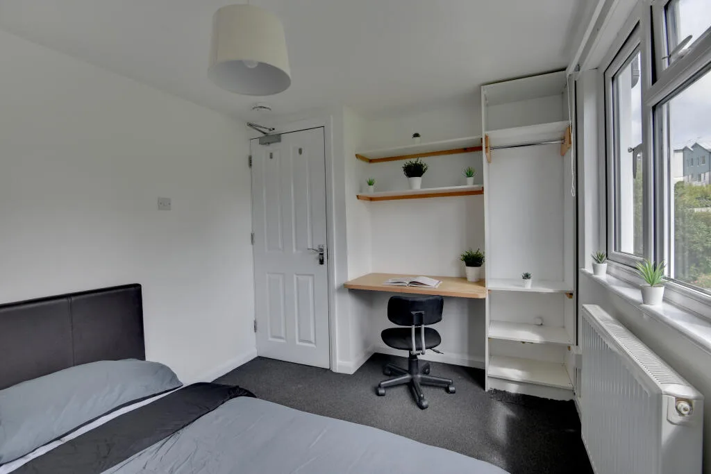 6 bedroom house for rent