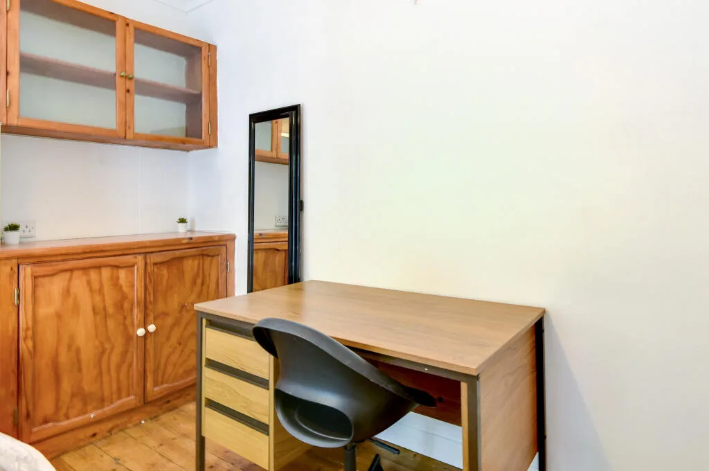 6 bedroom house for rent