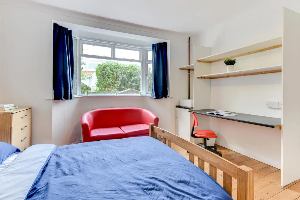 6 bedroom house for rent