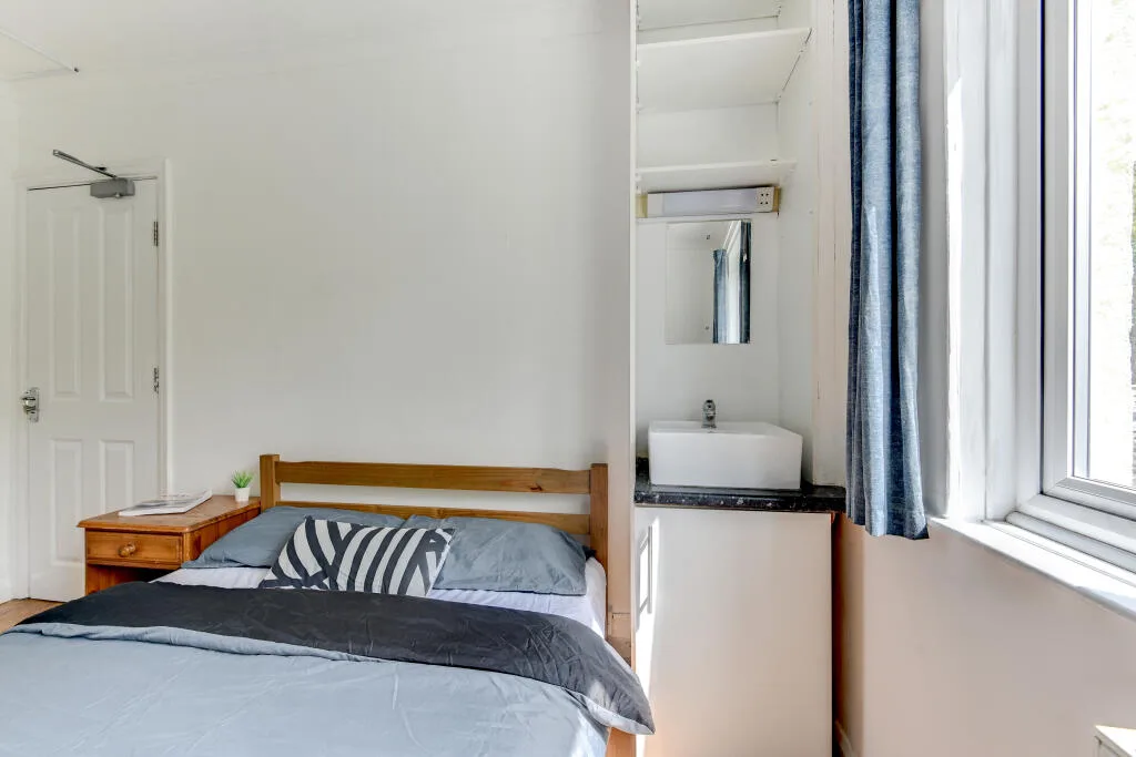 6 bedroom house for rent
