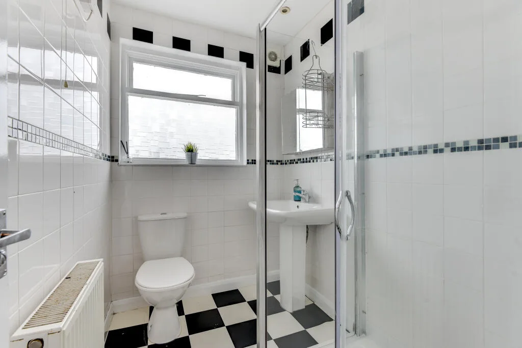 6 bedroom house for rent