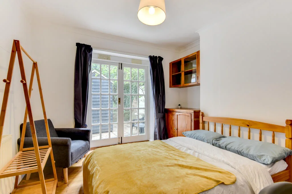 6 bedroom house for rent