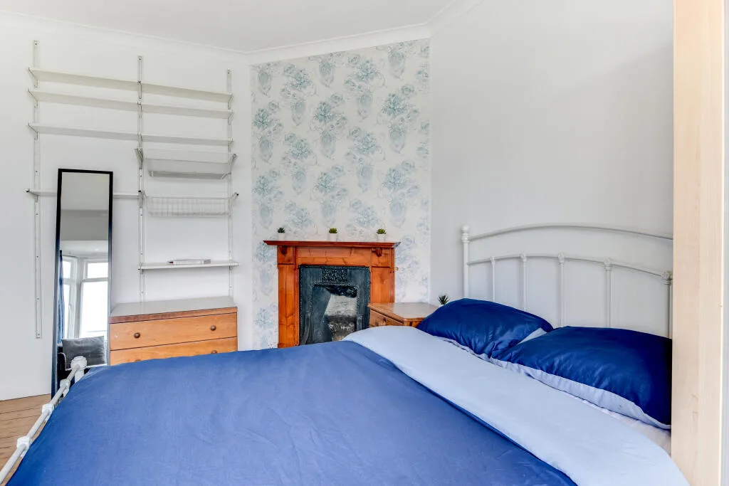 6 bedroom house for rent