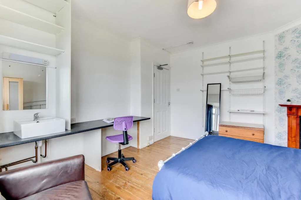 6 bedroom house for rent