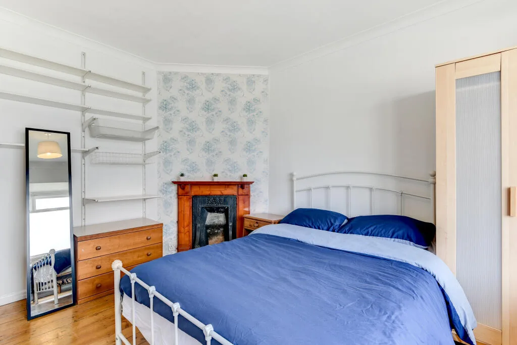 6 bedroom house for rent