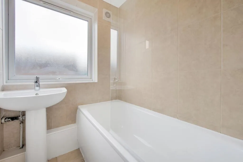 4 bedroom maisonette for rent