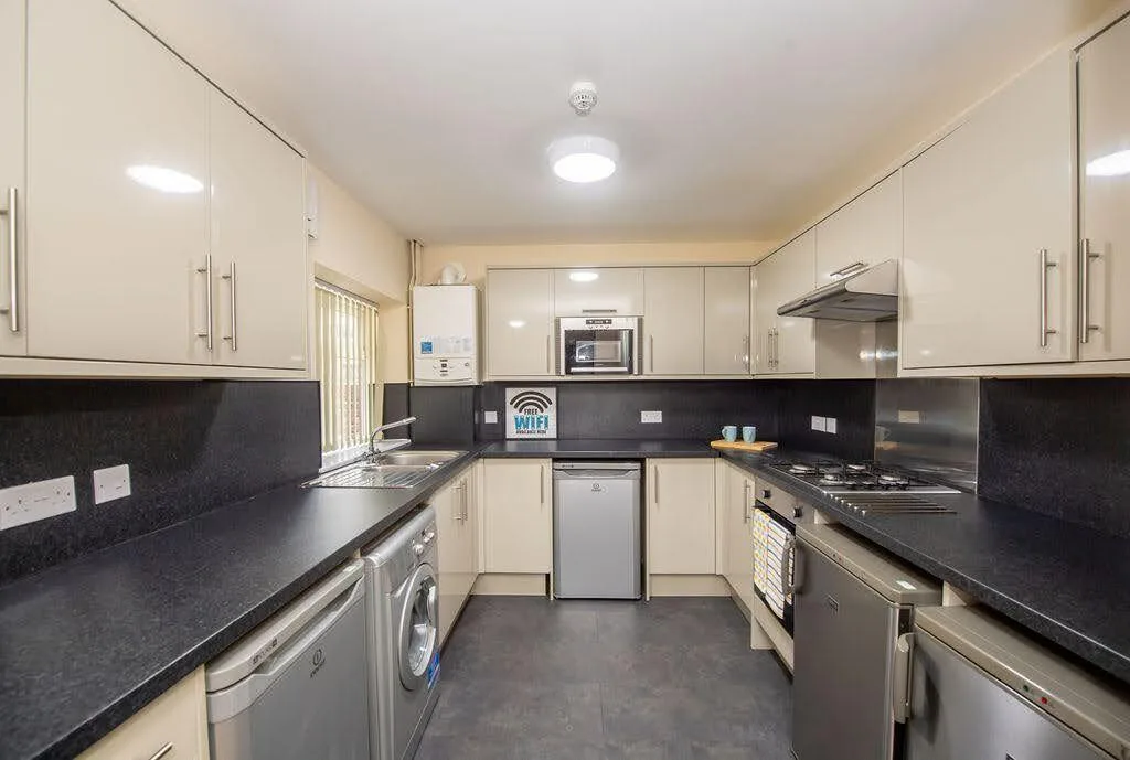 5 bedroom terraced house for rent