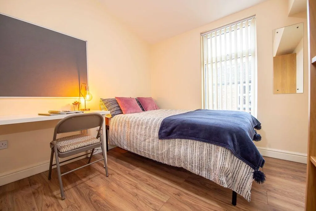 5 bedroom terraced house for rent