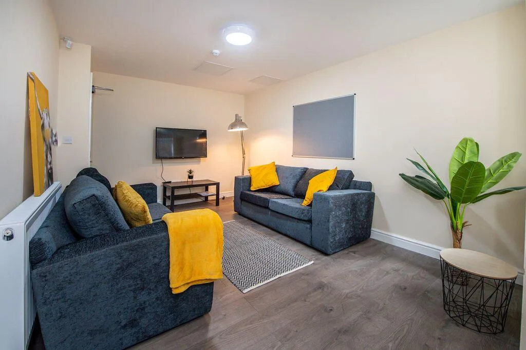 5 bedroom terraced house for rent