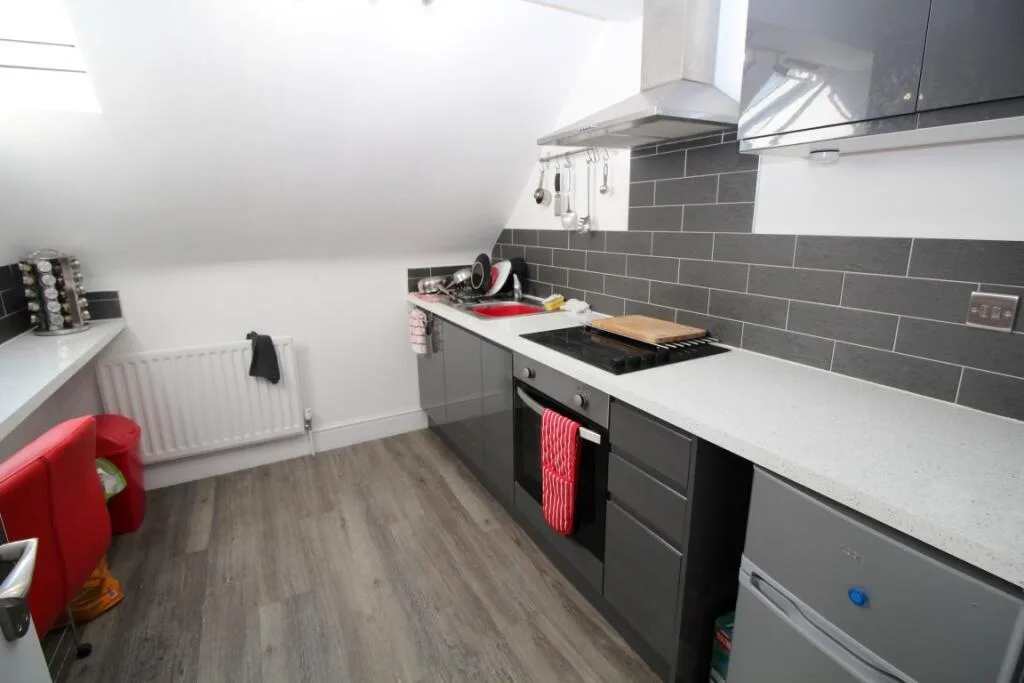 8 bedroom house share for rent