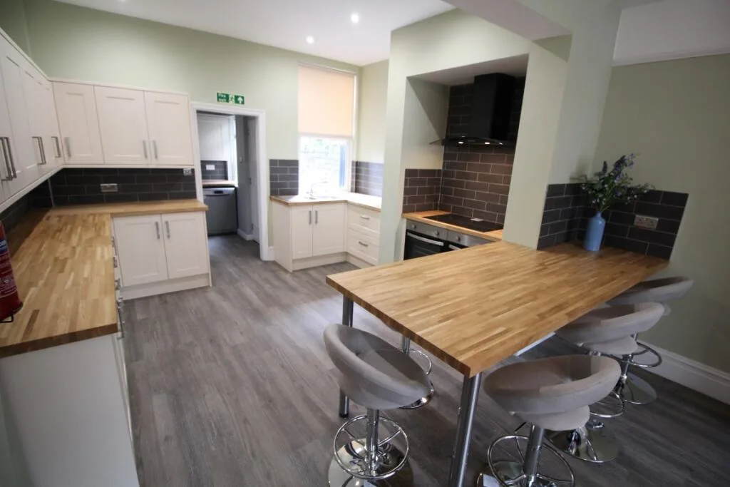8 bedroom house share for rent